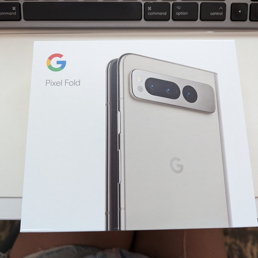 Google Pixel Fold Porcelain 256GB Unlocked + Screen Protector + Three Cases